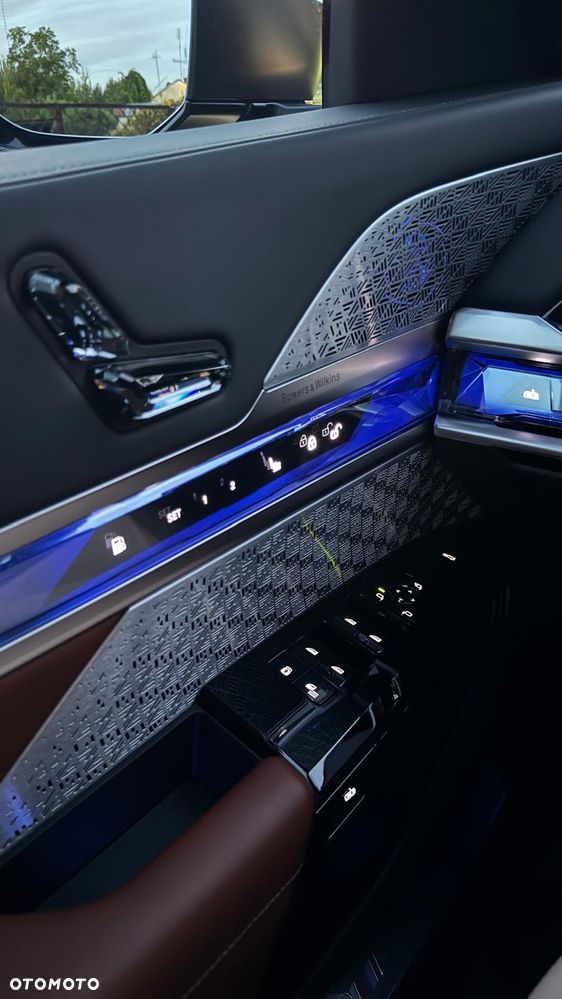 BMW Seria 7 750e PHEV xDrive Individual Edition sport - 14