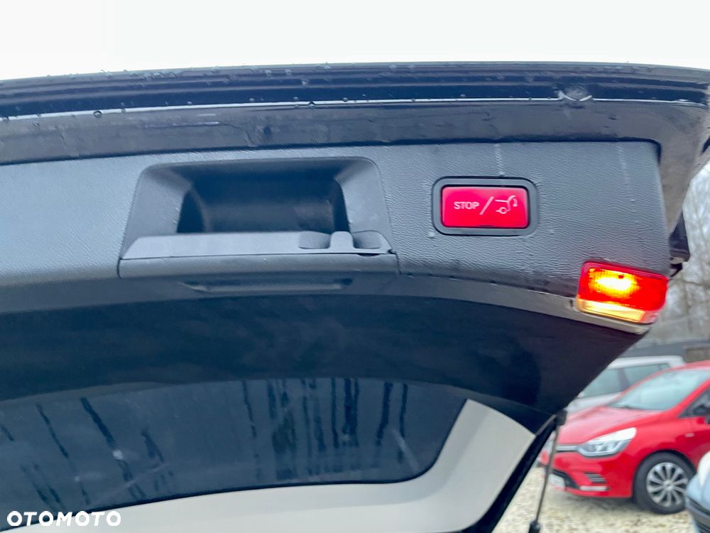 Mercedes-Benz Klasa E 220 BlueTEC 9G-TRONIC - 32