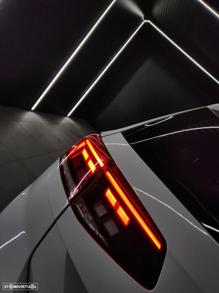 VW Passat Variant 1.6 TDI Confortline DSG - 12