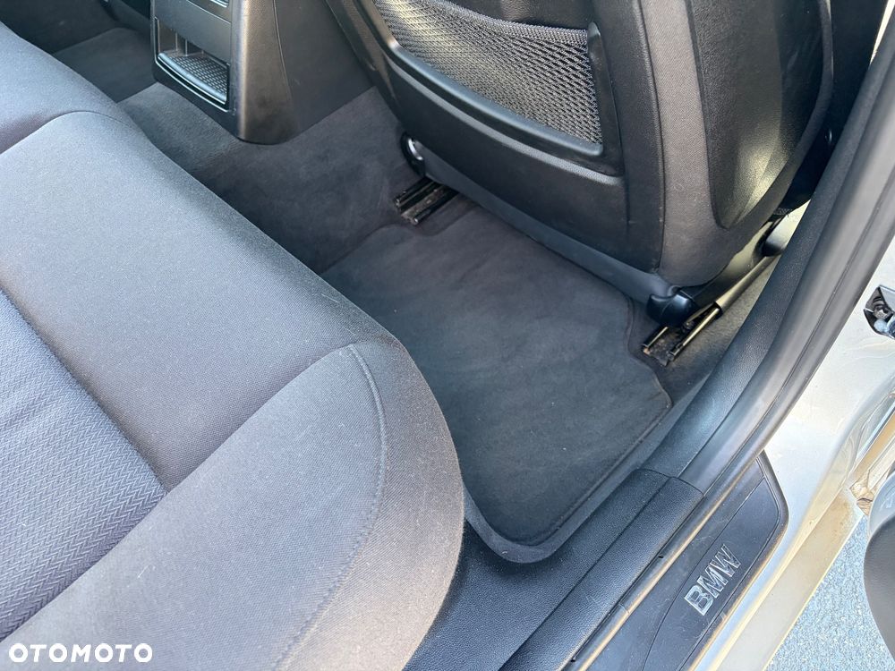 BMW Seria 3 318d DPF Edition Lifestyle - 29