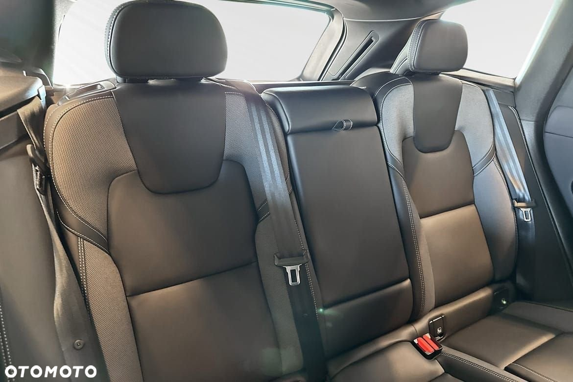 Volvo XC 60 B5 B AWD Ultra Black Edition - 11