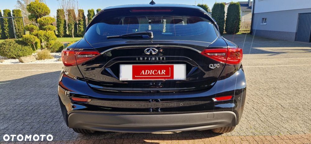 Infiniti Q30 - 2