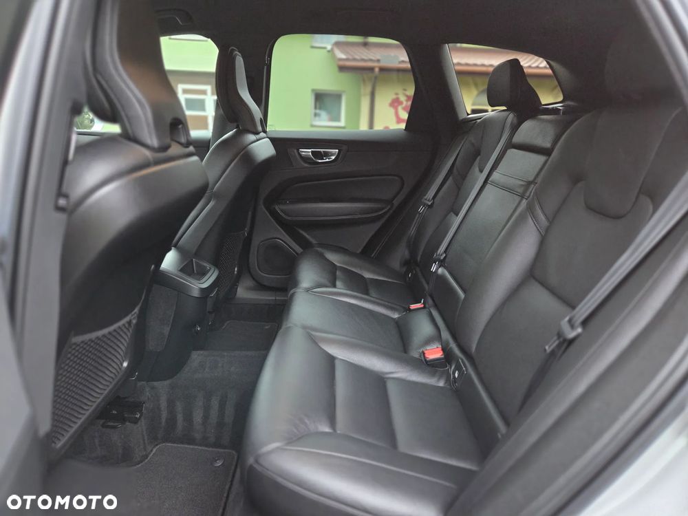 Volvo XC 60 D4 Momentum Pro - 29