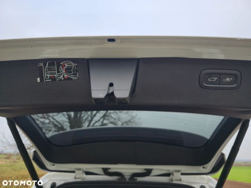 Volvo XC 90 D5 AWD Geartronic RDesign - 34