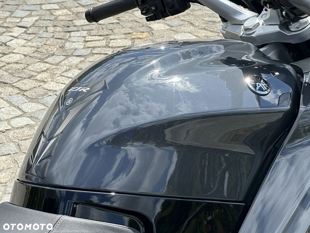 Yamaha FJR - 17