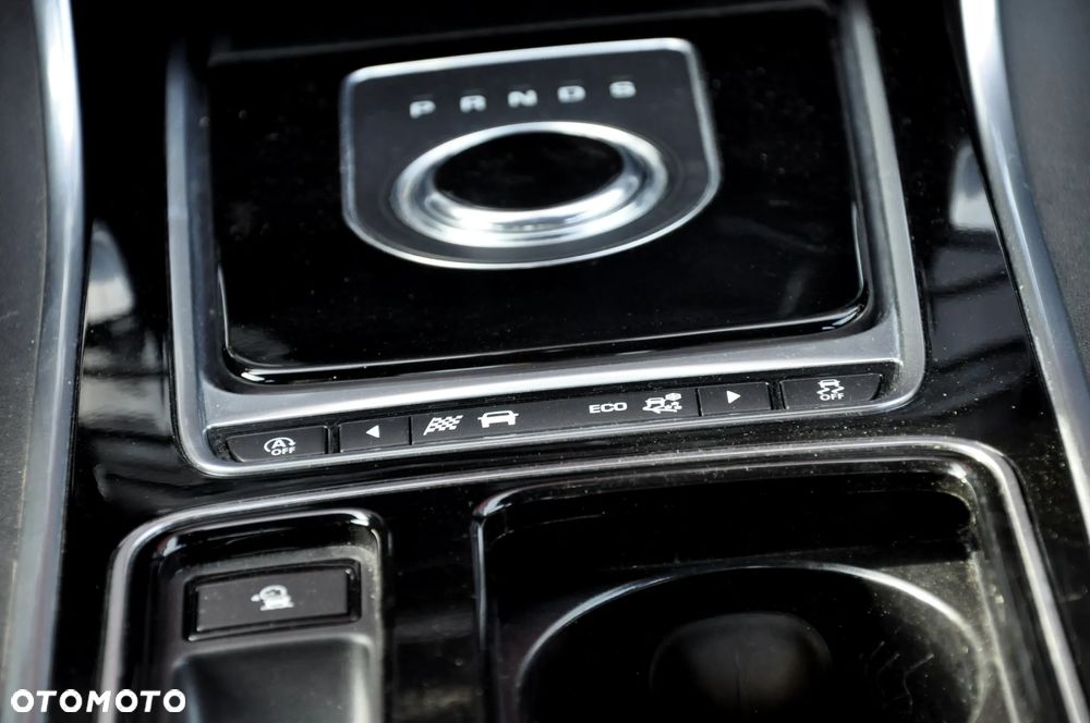 Jaguar XE 2.0 D AWD R-Sport - 33