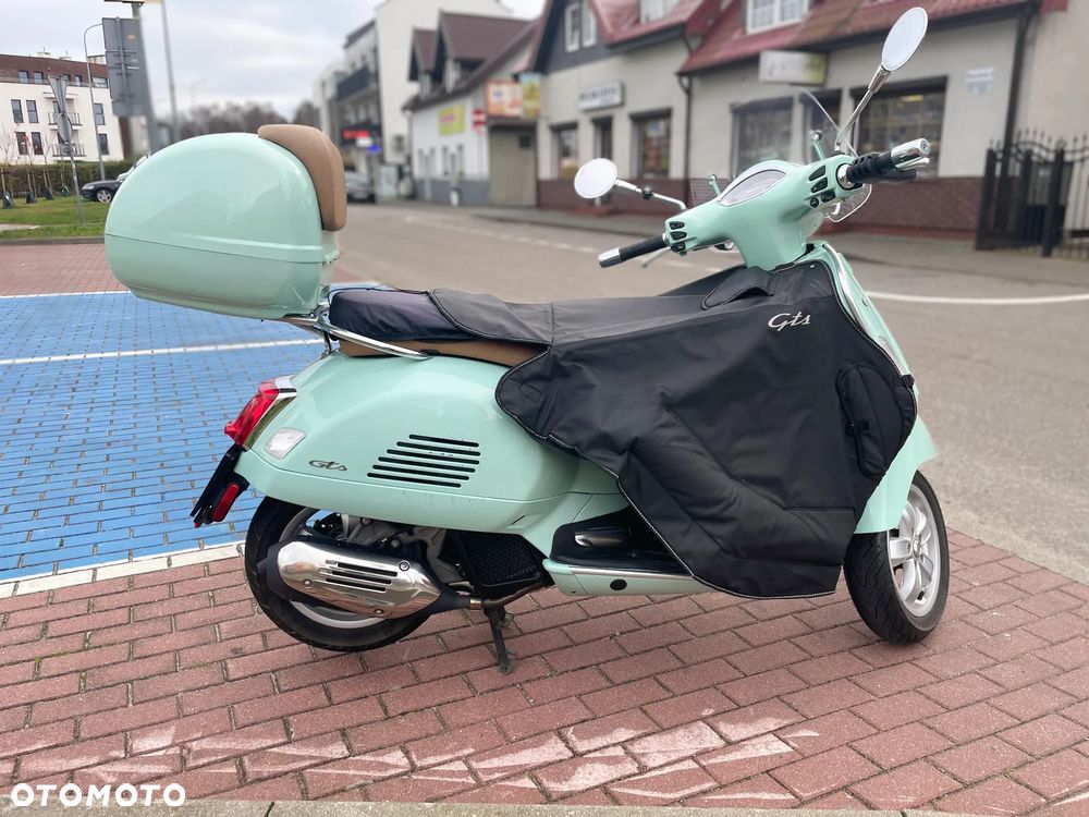 Vespa GTS - 17