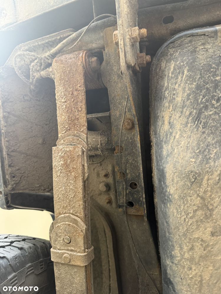 Jeep Cherokee - 33