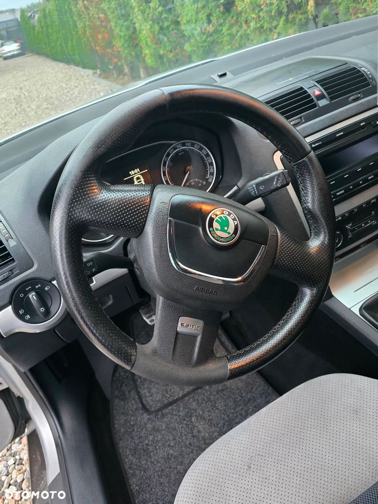 Skoda Octavia Combi 2.0 TDI CR DPF RS - 14