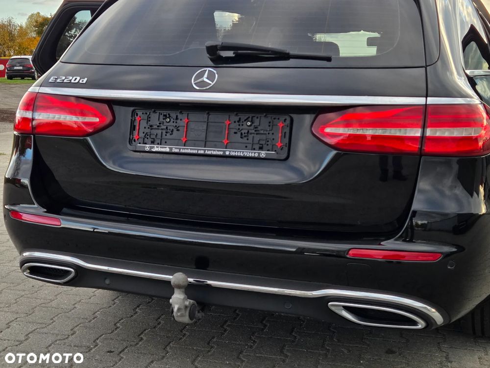 Mercedes-Benz Klasa E 220 d T 9G-TRONIC Exclusive - 16