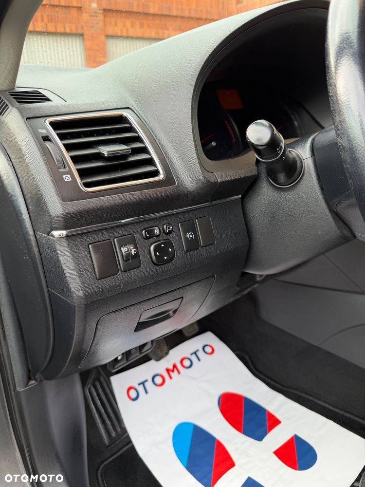 Toyota Avensis 1.8 Sol plus NAVI - 39