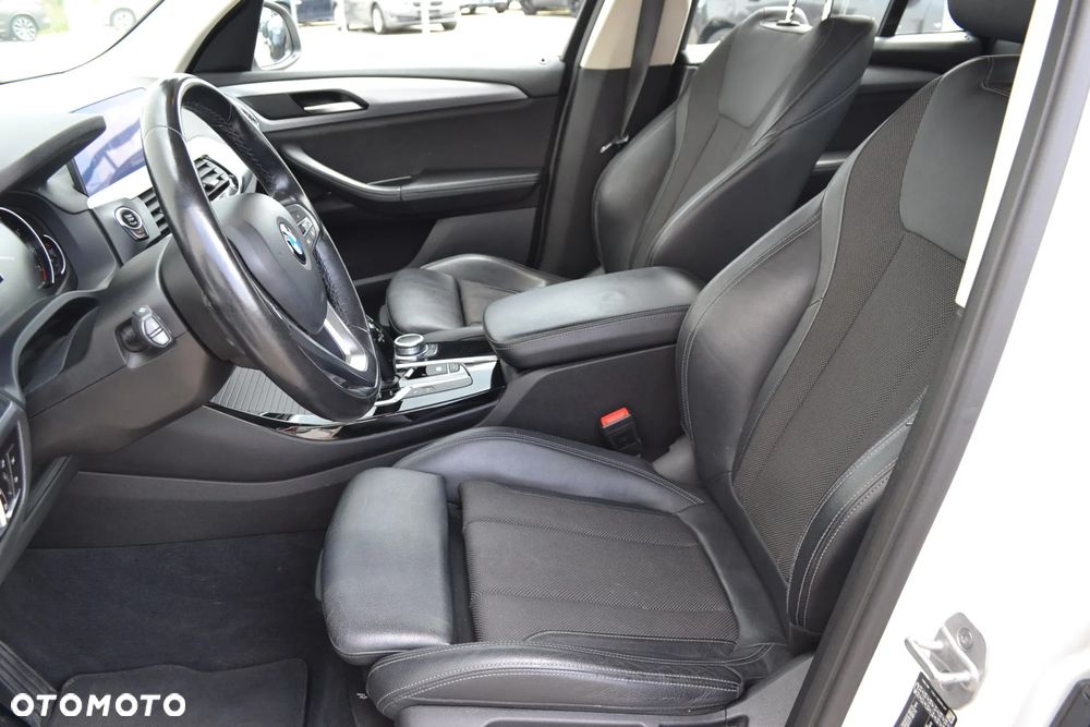 BMW X3 xDrive20i GPF Advantage - 12