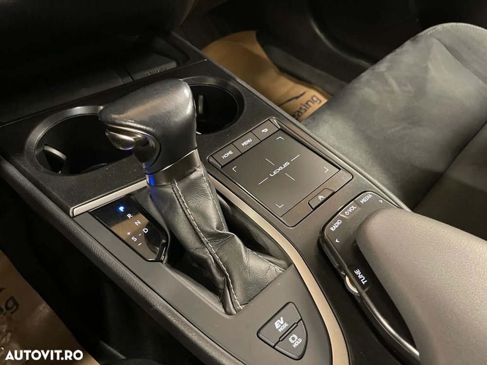 Lexus UX 250h FWD Business - 21