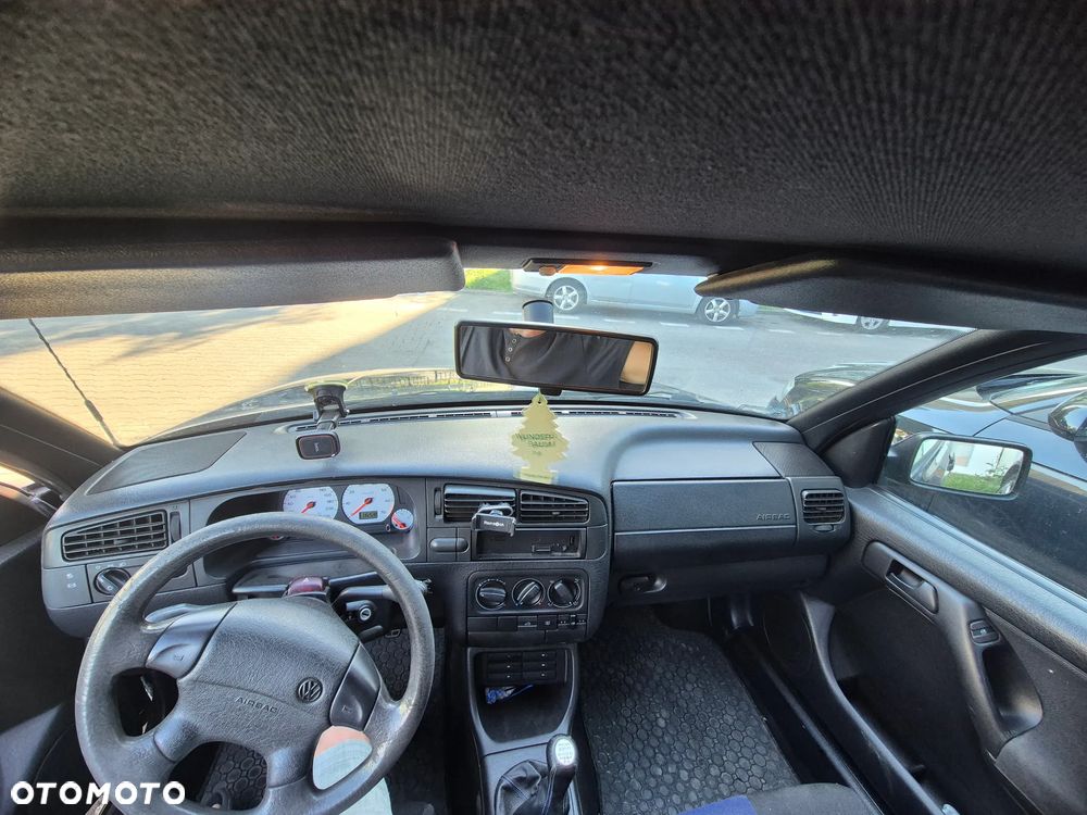 Volkswagen Golf 1.8 GL - 13