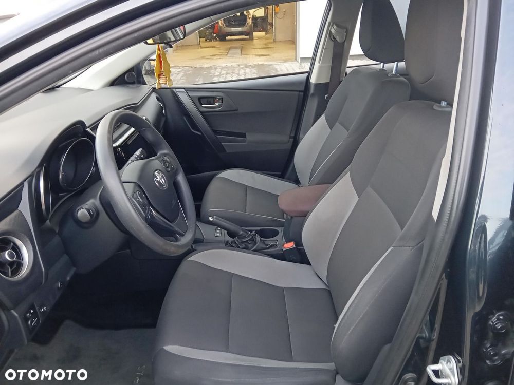 Toyota Auris - 14