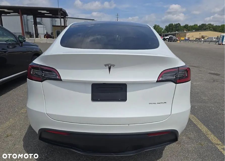 Tesla Model Y Long Range Dual Motor AWD - 6