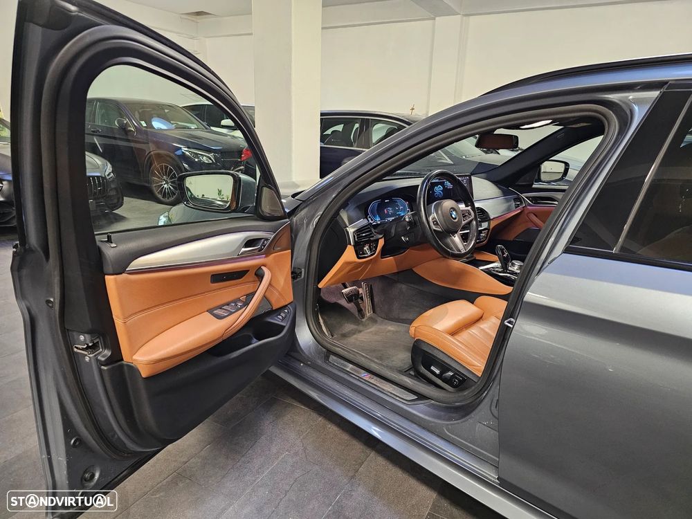 BMW 530 e Pack Desportivo M - 11