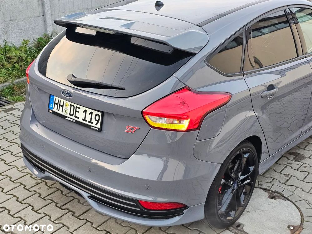 Ford Focus ST - 15