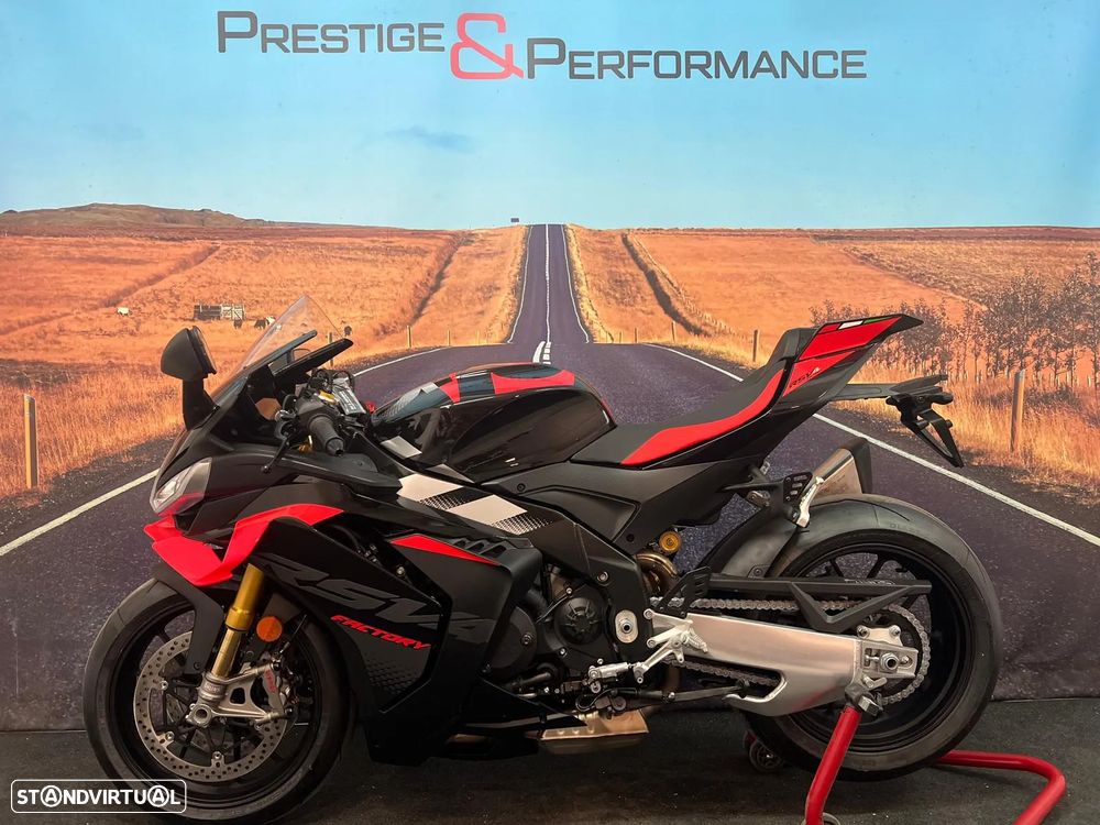 Aprilia RSV 4 FACTORY 2025 - 4