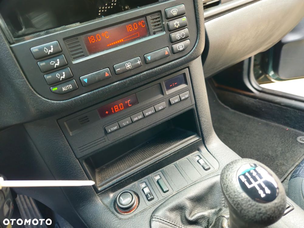 BMW Seria 3 318i - 28