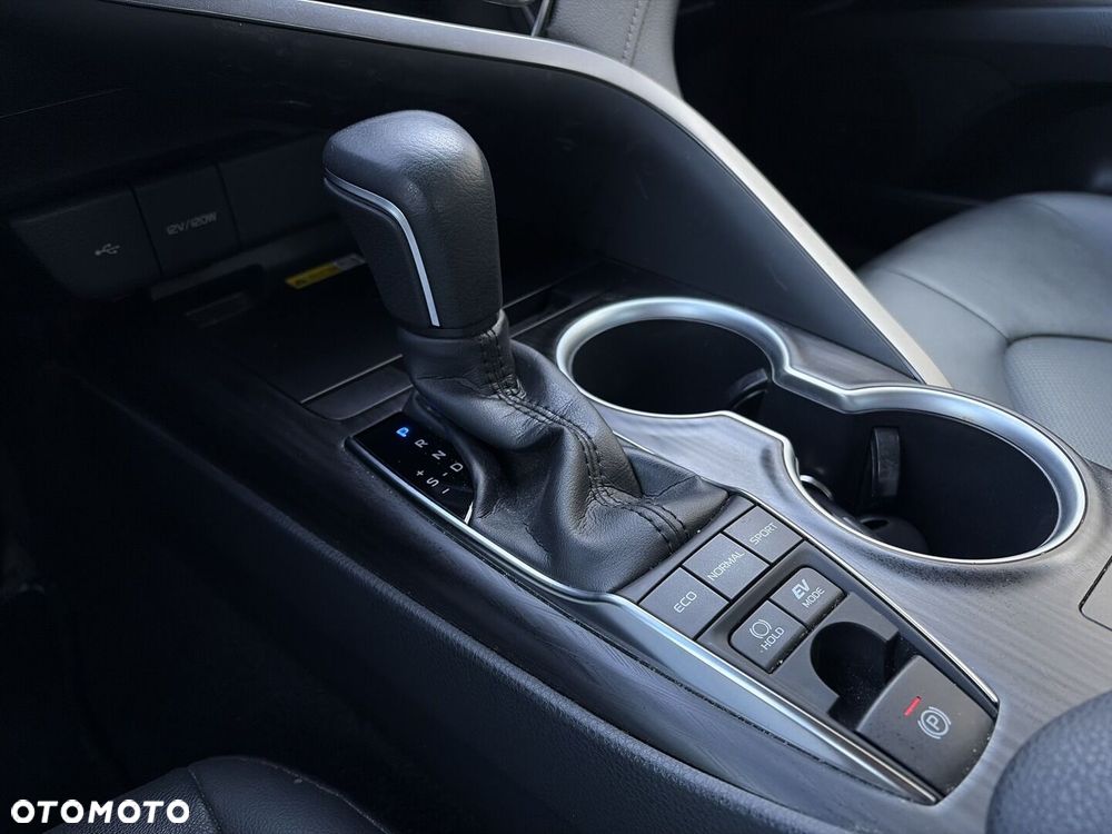 Toyota Camry 2.5 Hybrid Executive CVT - 24