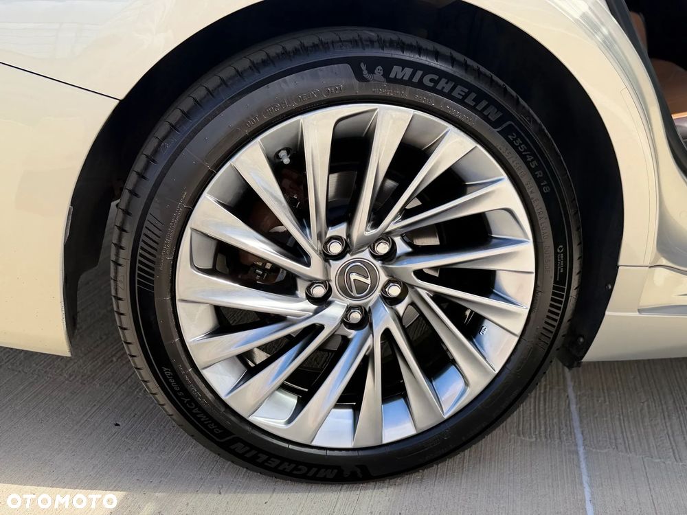 Lexus ES 300h Omotenashi - 21