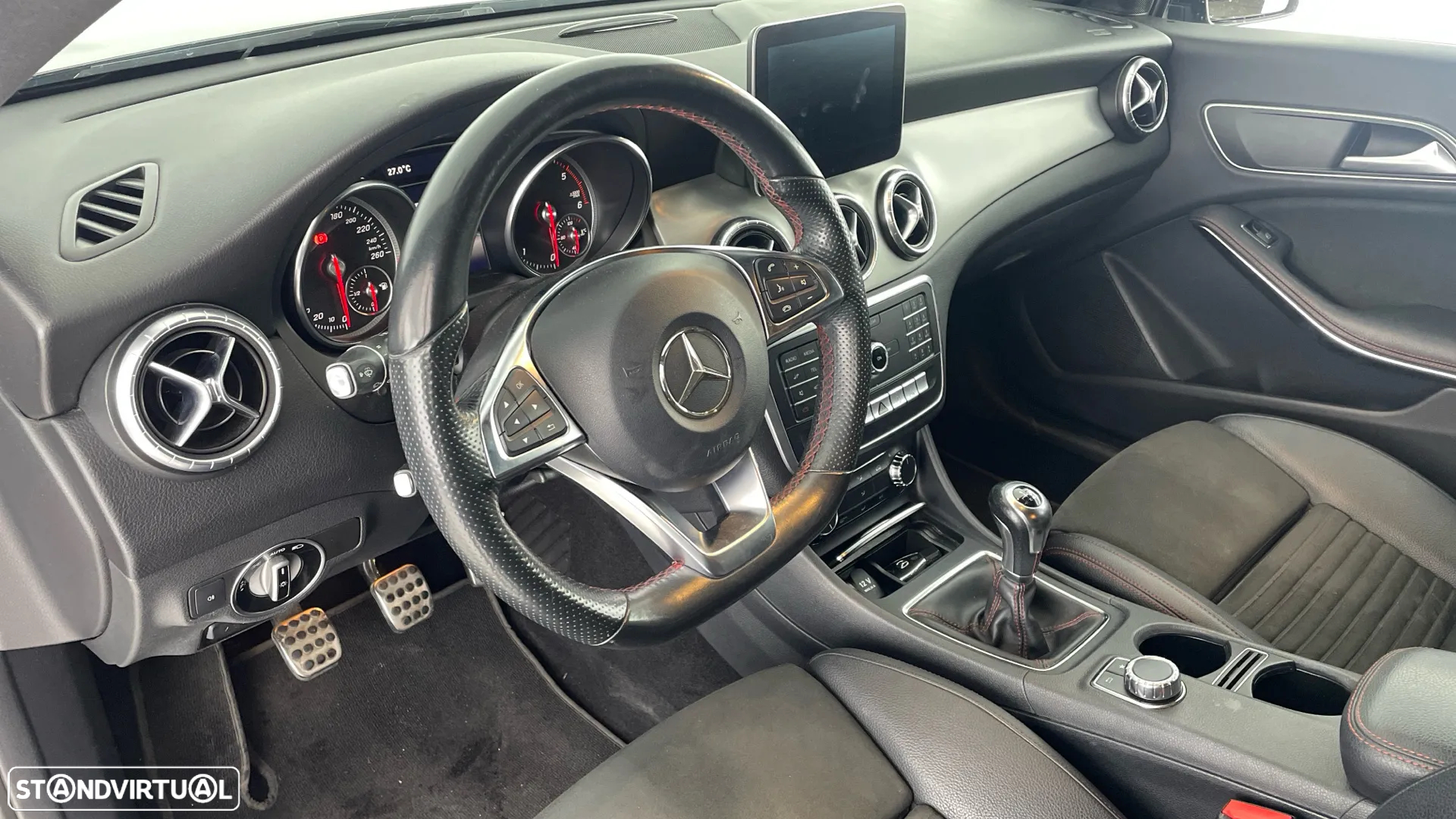 Mercedes-Benz CLA 200 d Shooting Brake AMG Line - 10