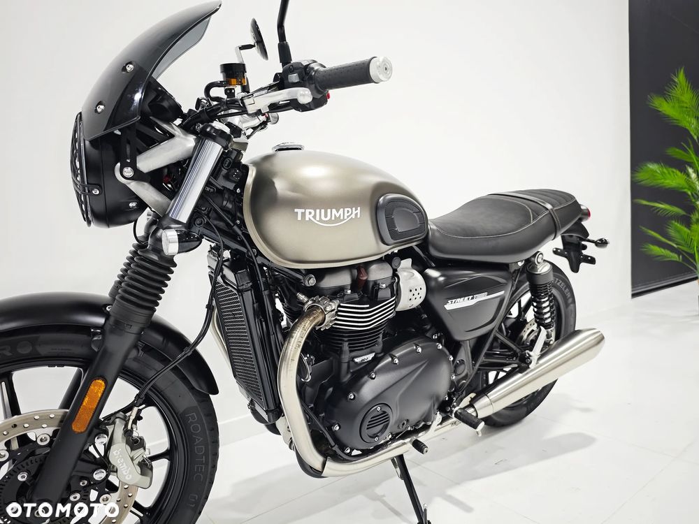 Triumph Bonneville - 13