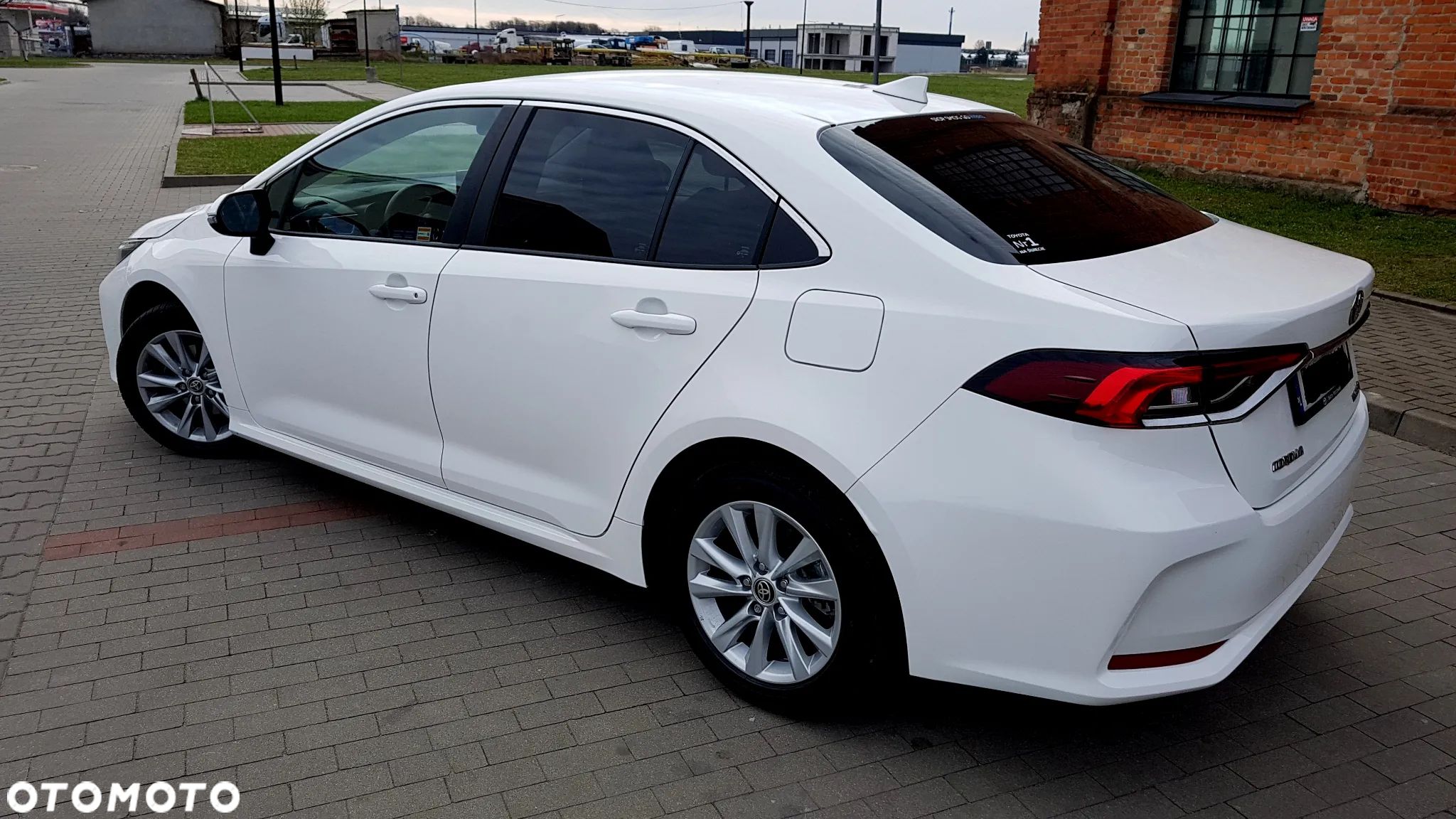 Toyota Corolla 1.8 Hybrid Comfort - 1
