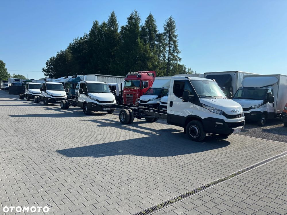 Iveco 70C17,,70C18,,70C15,,72C17,,50C17,,35C17,,35C15 PODWOZIE DO ZABUDOWY  WYWROTKA SKRZYNIA LADUNKOWA KONTENER CHLODNIA 70 SZTUK NA PLACU - 14