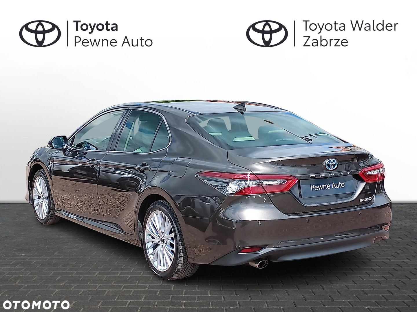 Toyota Camry - 4