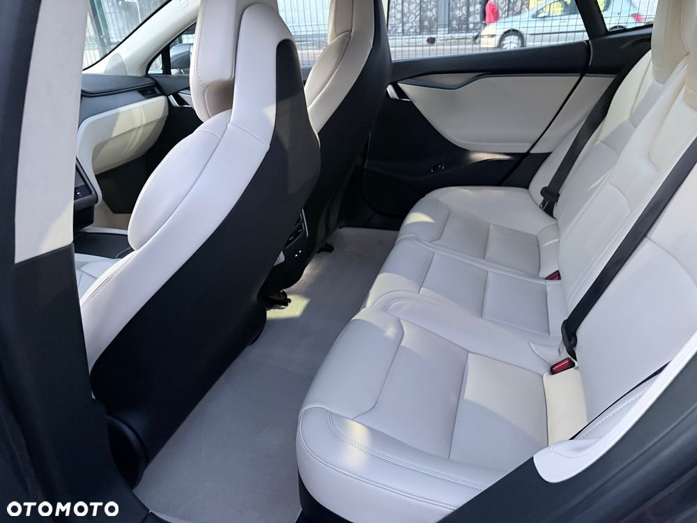 Tesla Model S - 15