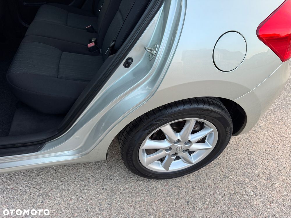 Toyota Auris 1.33 VVT-i Terra - 19