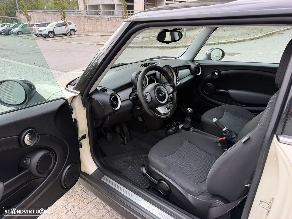 MINI 3 Portas Cooper D - 5