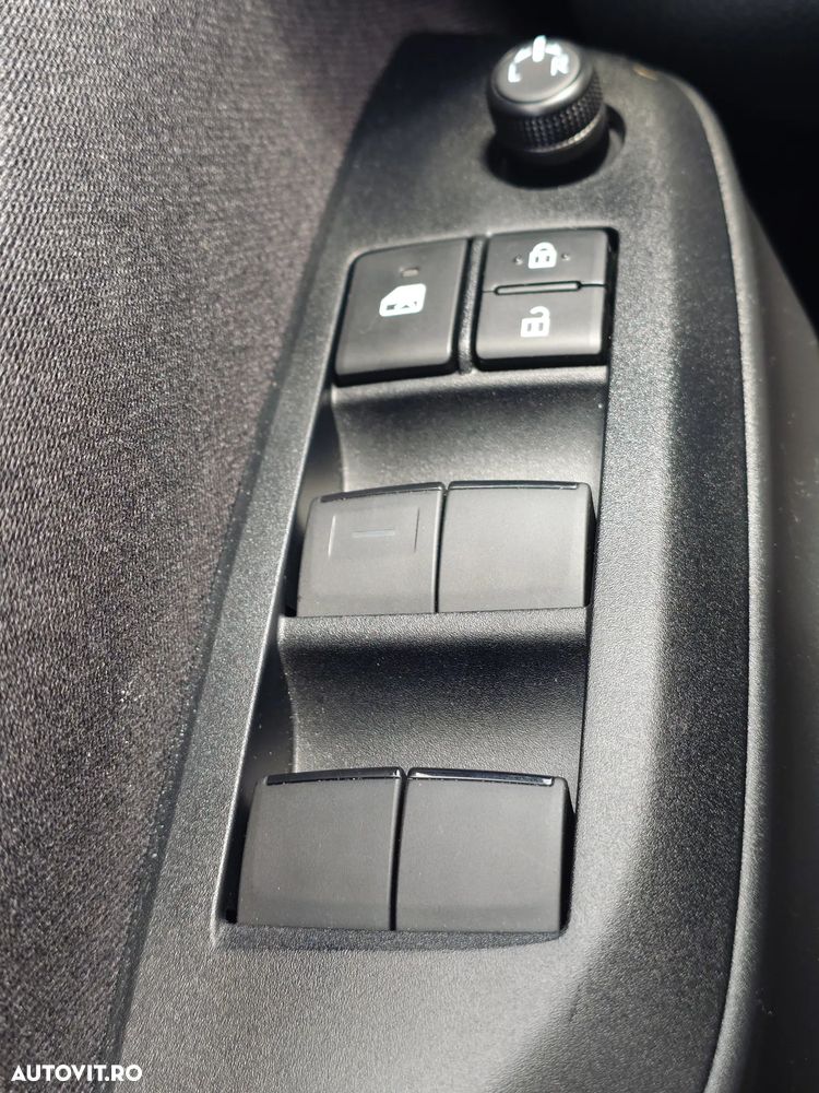 Toyota Yaris 1.5 VVT-i HSD Dynamic Bi-tone - 13