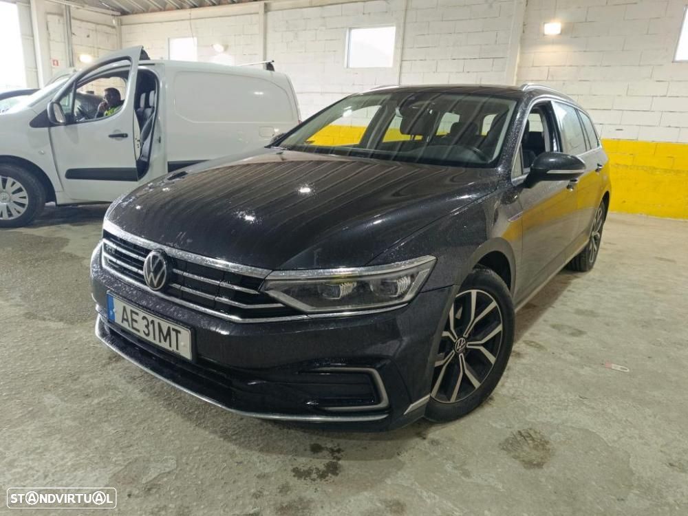 VW Passat Variant - 1