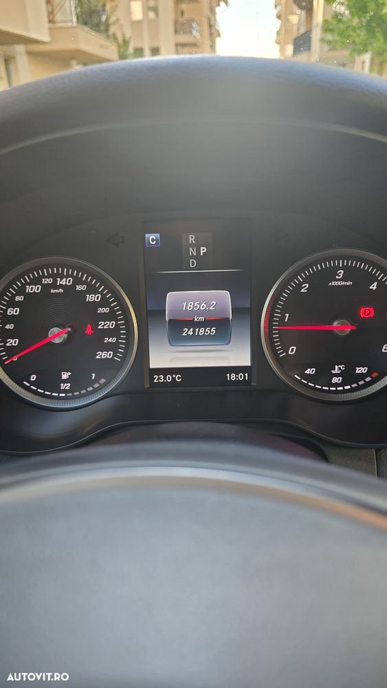 Mercedes-Benz GLC 220 d 4MATIC - 12