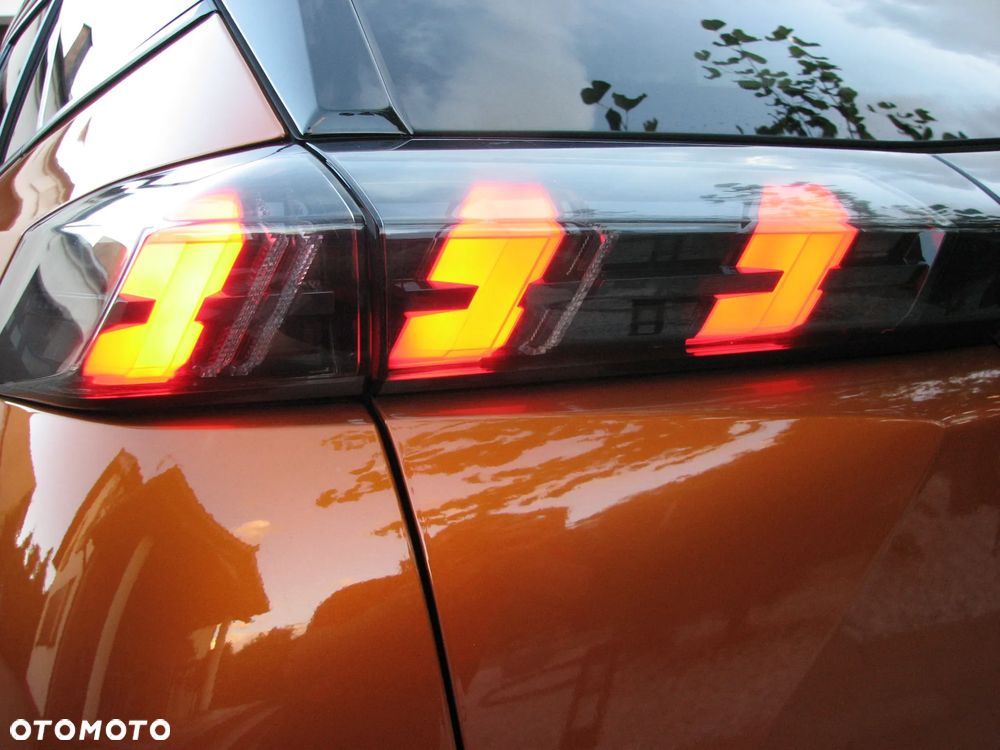 Peugeot 2008 BlueHDi 130 EAT8 Allure - 33