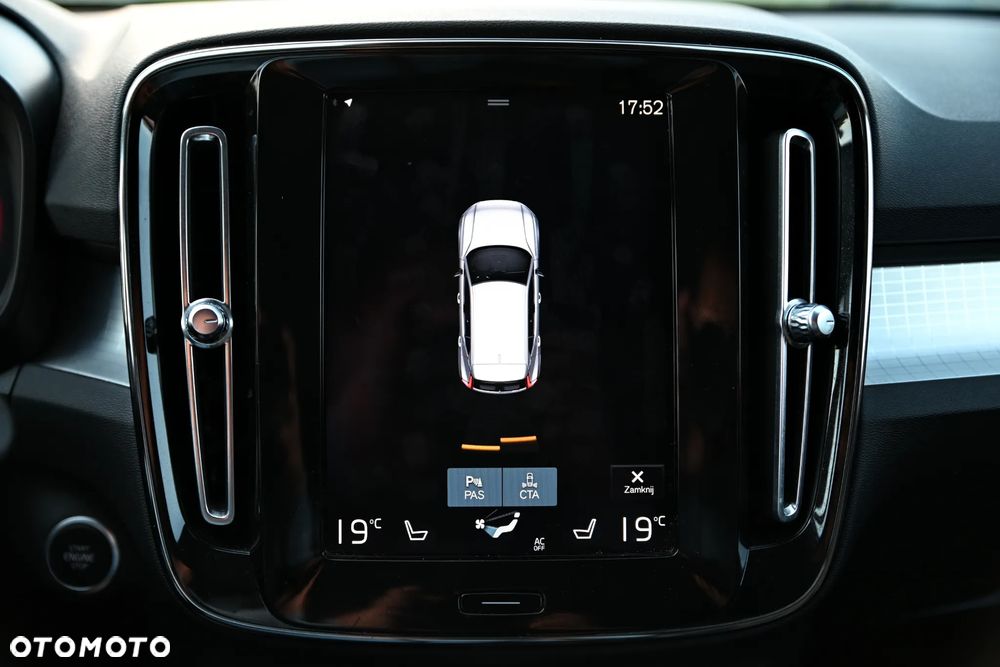 Volvo XC 40 T3 Geartronic Momentum Pro - 30