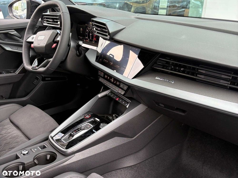 Audi RS3 Limousine - 24