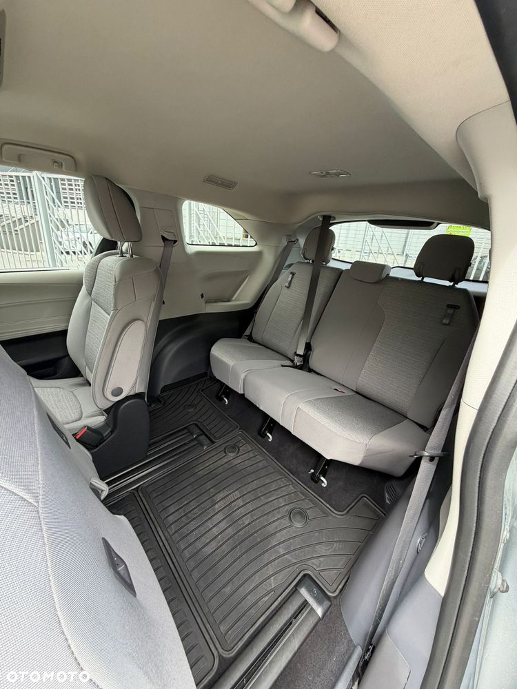 Toyota Sienna - 5