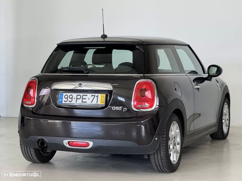 MINI 3 Portas One D - 18