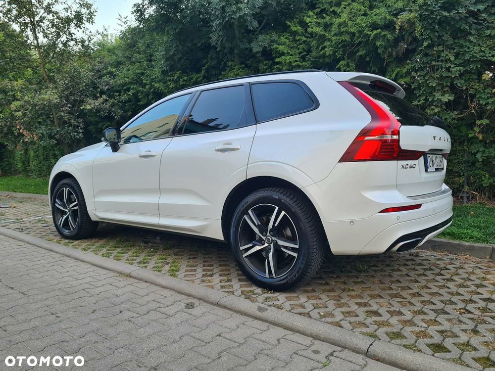 Volvo XC 60 T5 AWD R-Design - 4