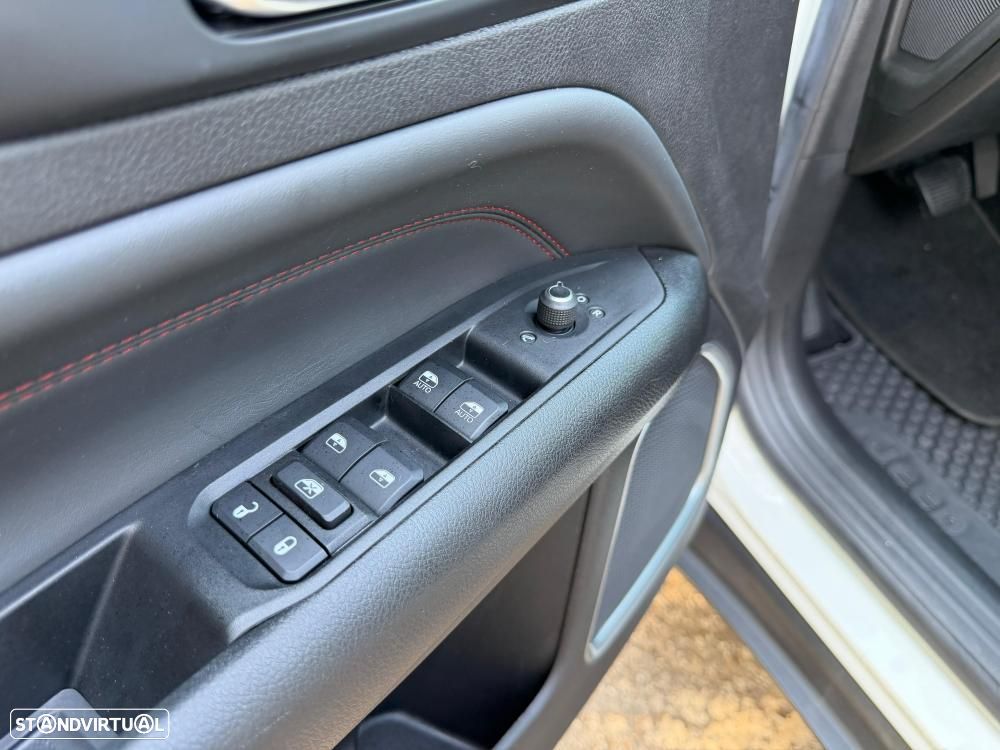 Jeep Compass 1.3 T-GDI 4xe PLUG-IN HYBRID Auto First Edition Urban - 24