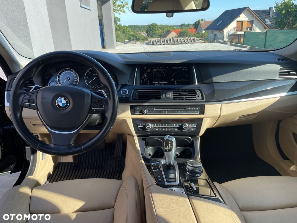 BMW Seria 5 520d xDrive - 17