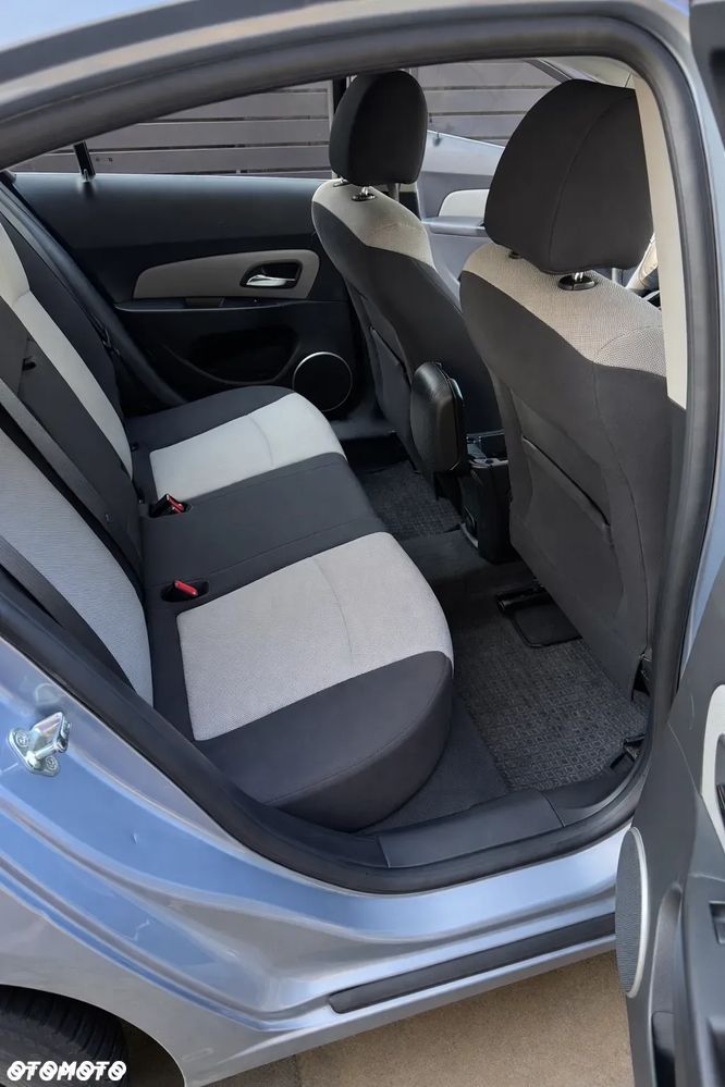 Chevrolet Cruze 1.6 LT - 10