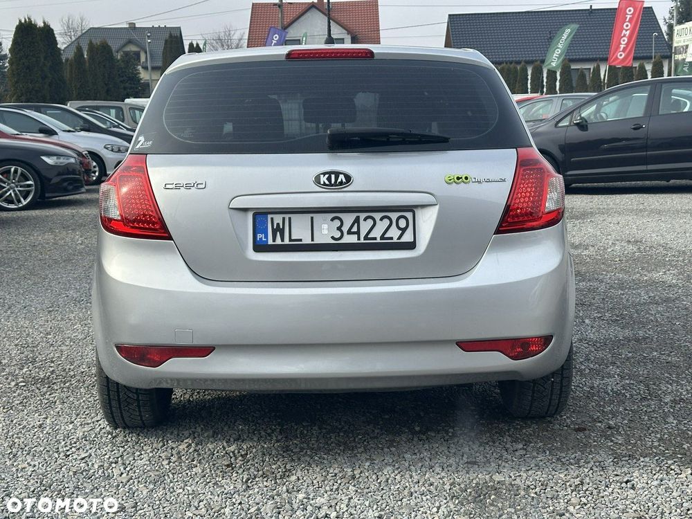 Kia Ceed - 8
