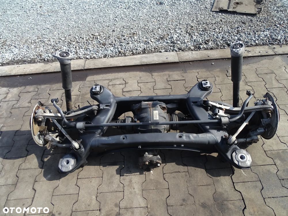 MERCEDES C KLASA W205 Belka zawieszenia tył sanki komplet - 2