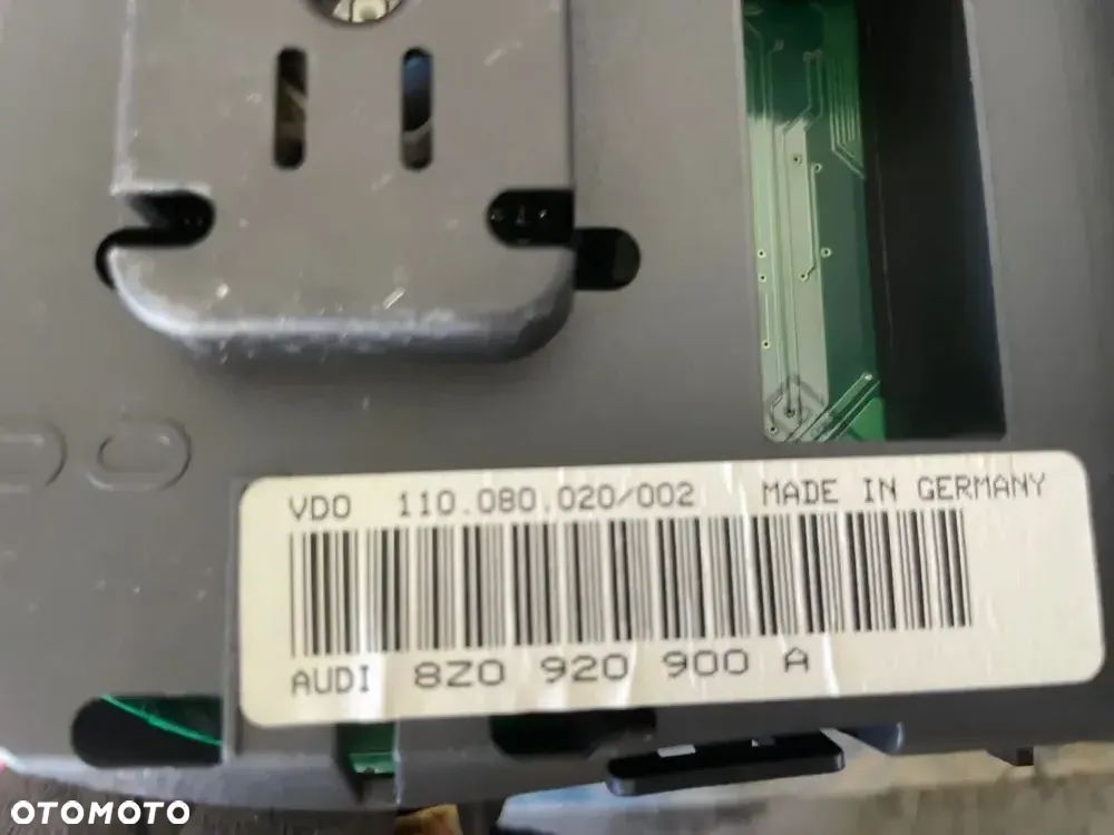 LICZNIK 8Z0920900A Audi A2 - 3