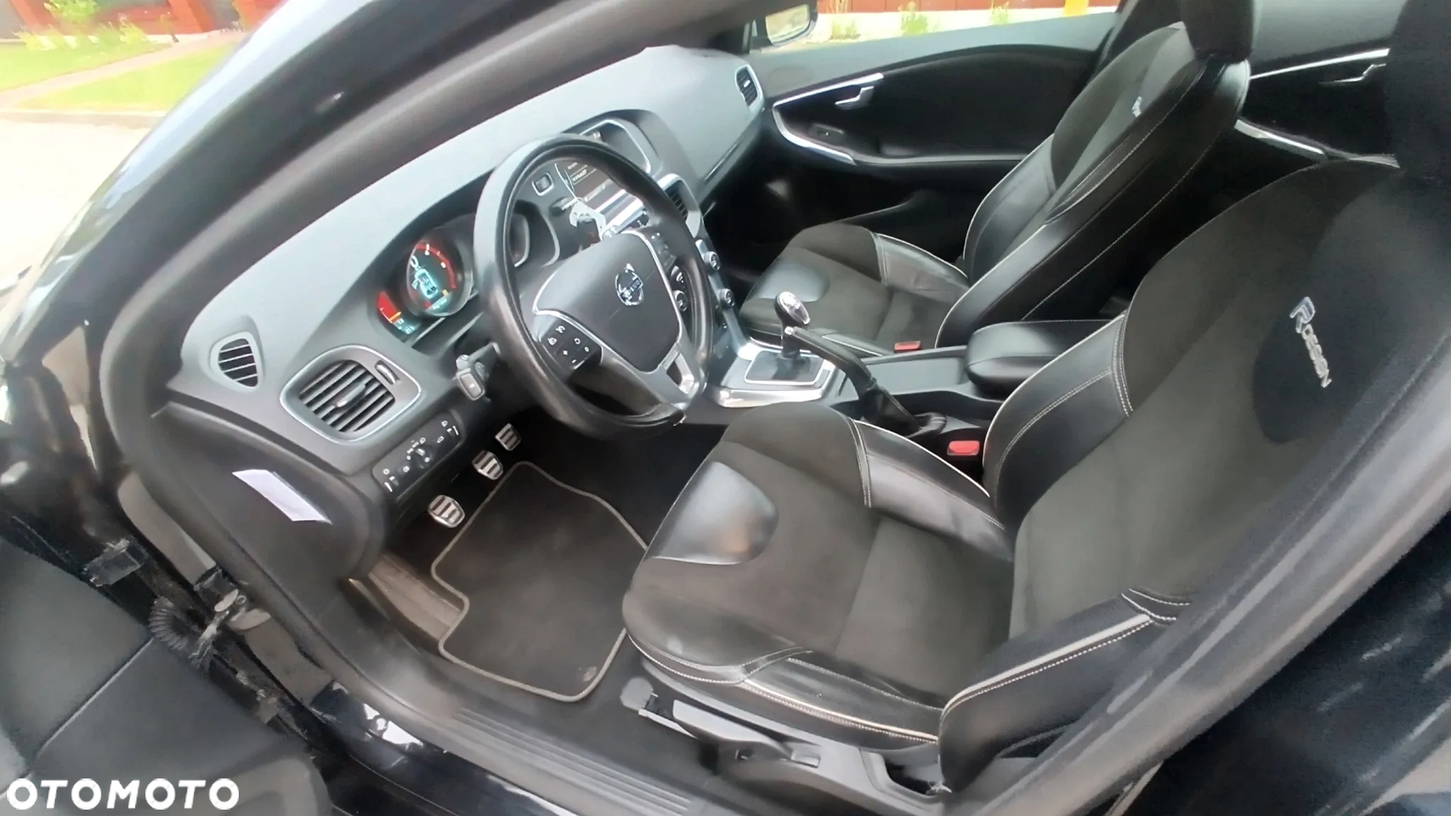 Volvo V40 D2 R-Design - 12